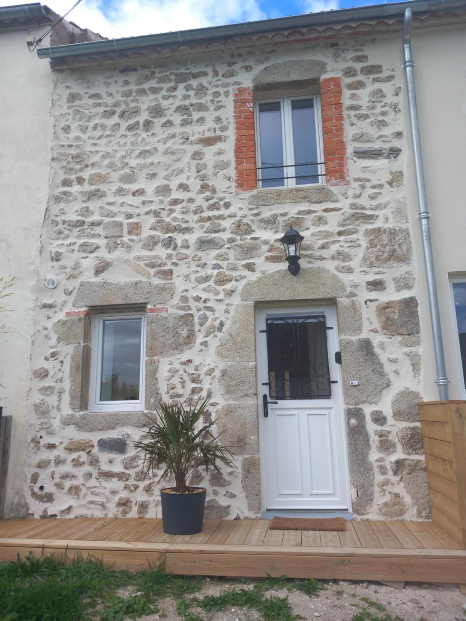 L'hirondelle En Auvergne Holiday home *